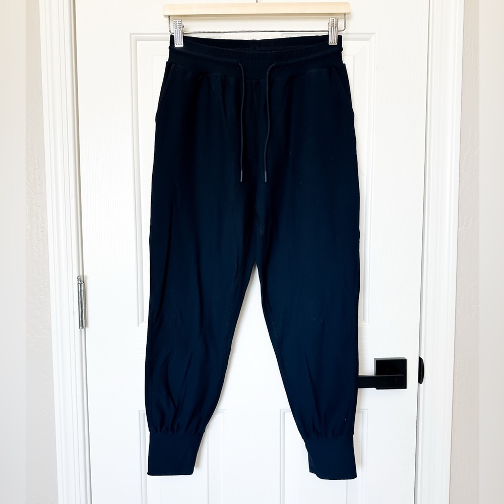 Vuori Women’s Black Jogger Pants - Size X-Small